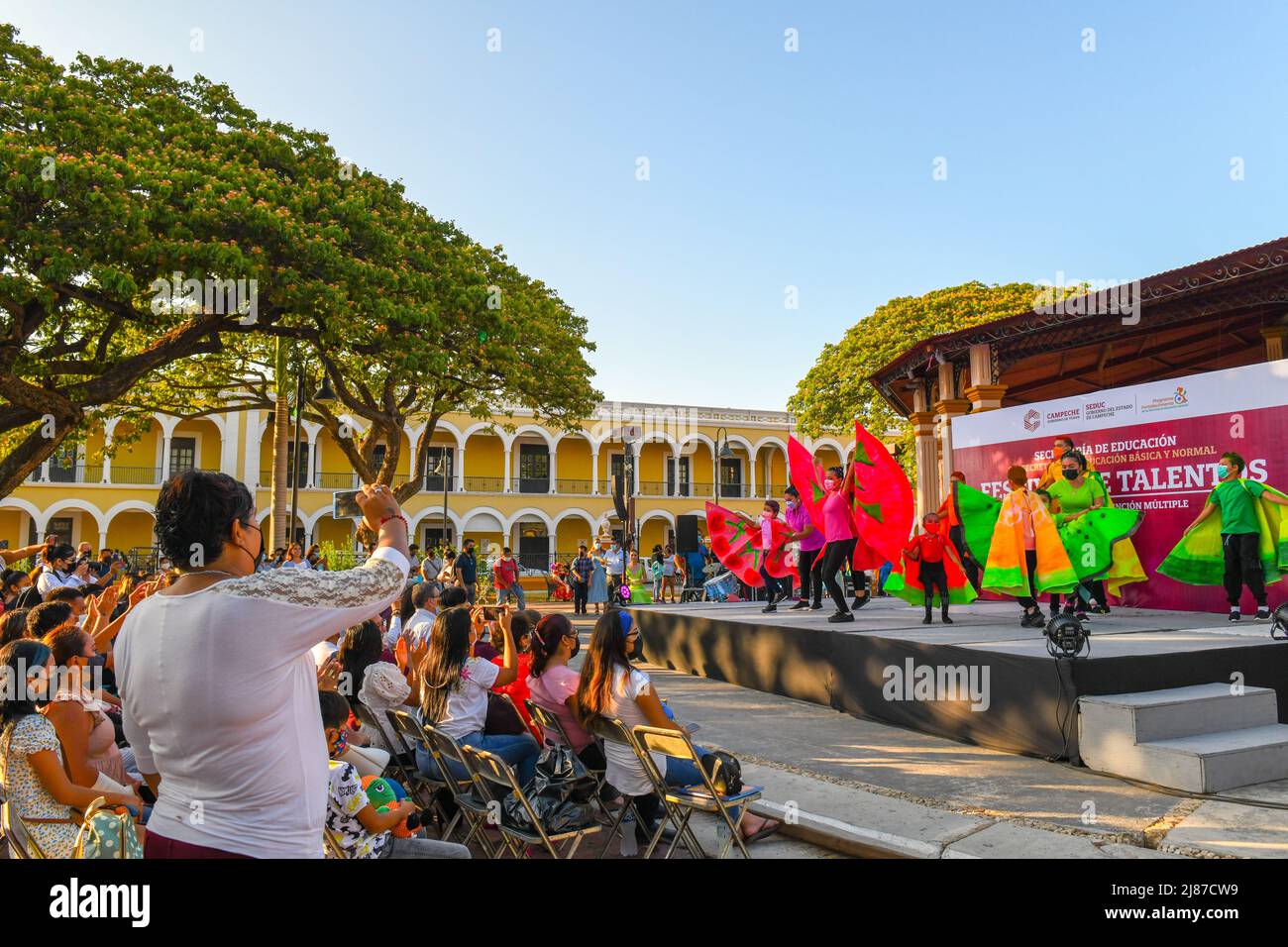 Espectáculo de niños con necesidades especiales en la Plaza Principal, Campeche, México Foto de stock