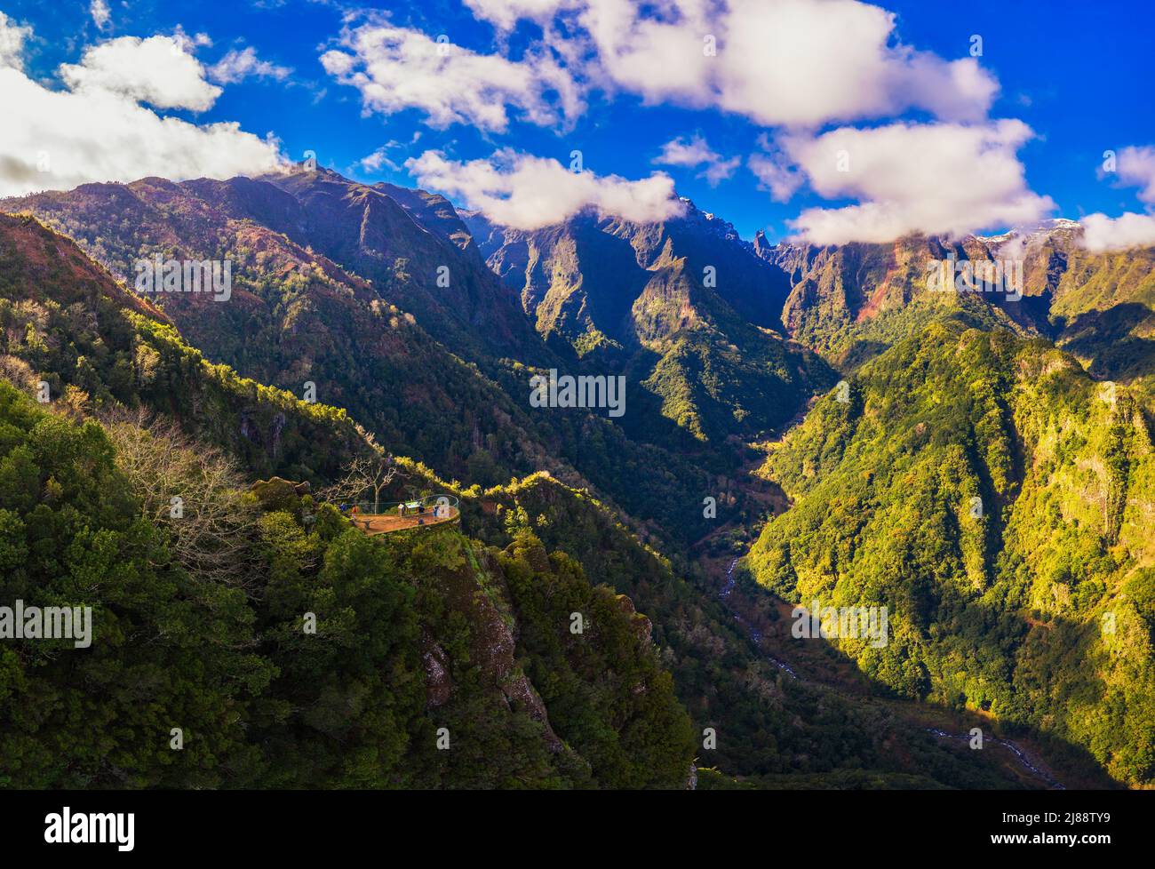 Valle de la Ribeira da Metade y el mirador de Balcoes en Madeira, Portugal Foto de stock