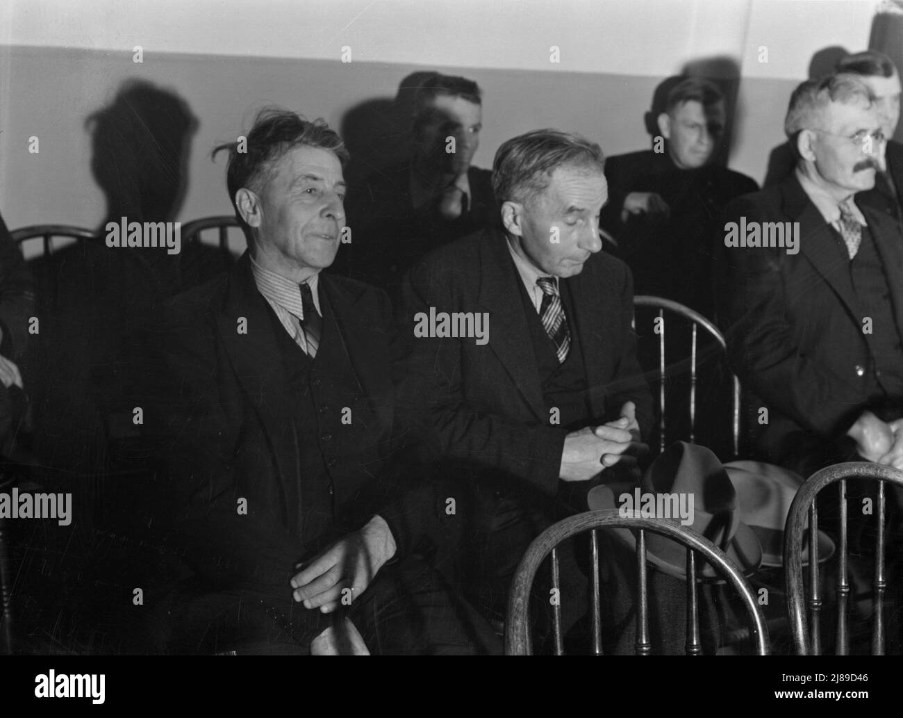 El Ejército de Salvación, San Francisco, California. En la sala una audiencia espera el regreso del ejército para la apertura de la reunión. Foto de stock