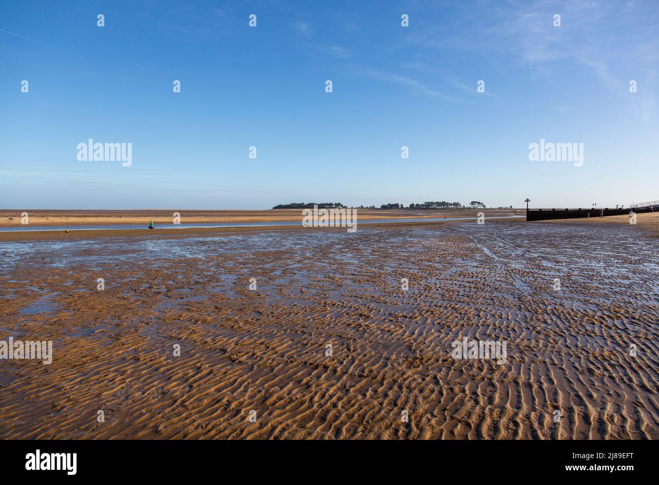 Marea baja, Holkham Beach en Wells-next-the-sae, Norfolk en enero Foto de stock
