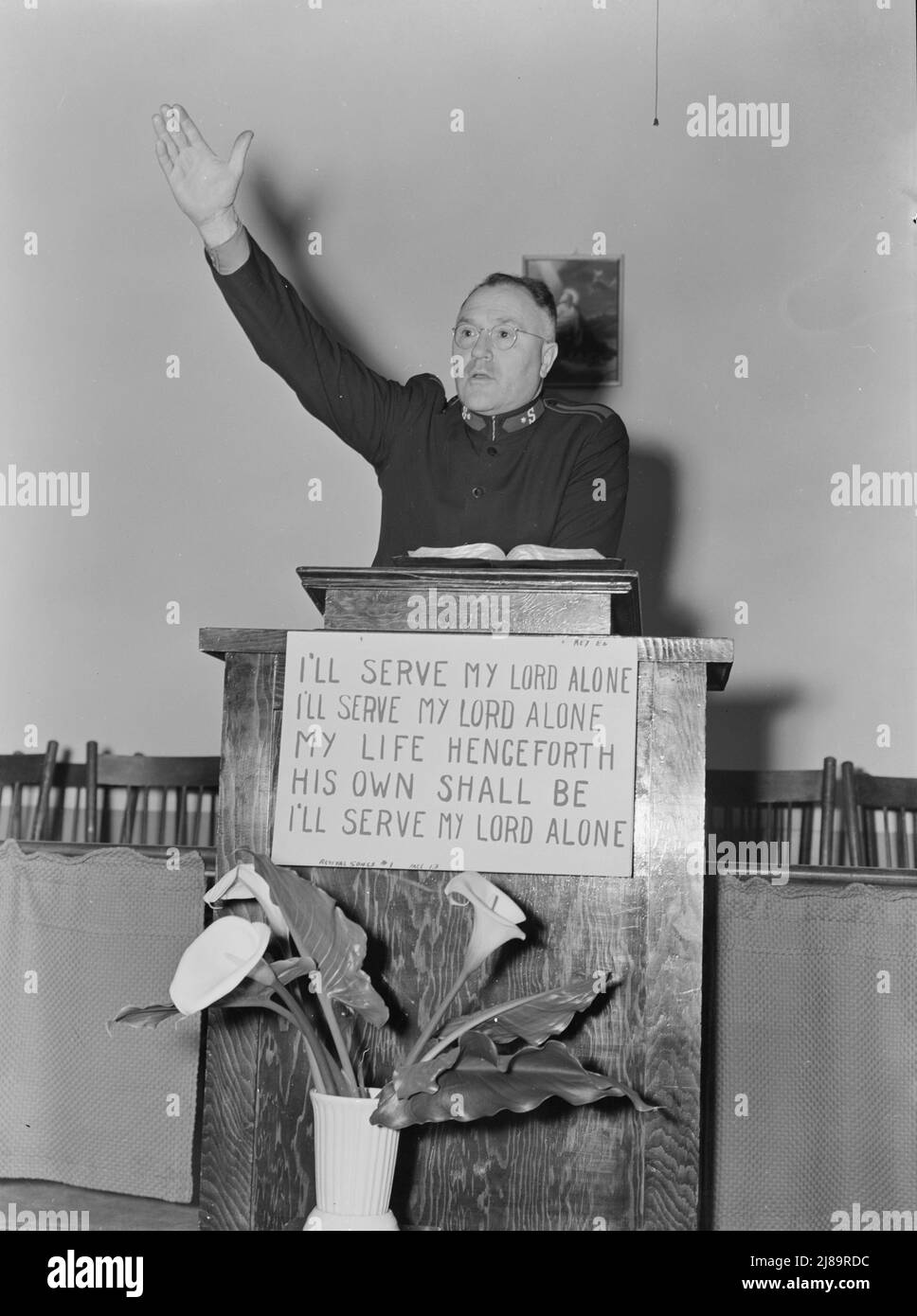 Predicando la Salvación. El Ejército de Salvación, San Francisco, California. [Firma: 'Yo serviré a Mi Señor solo - Yo serviré a Mi Señor solo - Mi Vida de ahora en adelante Su propia será - Yo serviré a Mi Señor solo']. Foto de stock