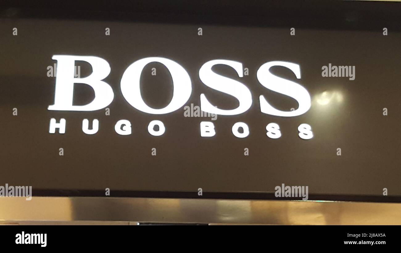 Hugo Boss Tienda de Ropa Firma Fotografía de stock - Alamy