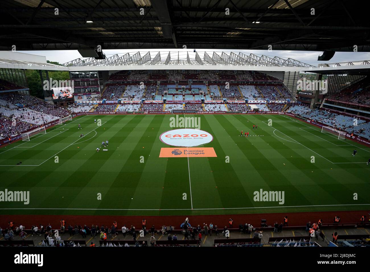 Una vista del campo antes del partido de la Premier League en Villa Park, Birmingham. Fecha de la foto: Domingo 15 de mayo de 2022. Foto de stock