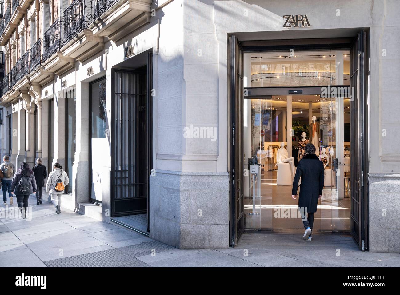 Zara store zara shop fotografías e imágenes de alta resolución