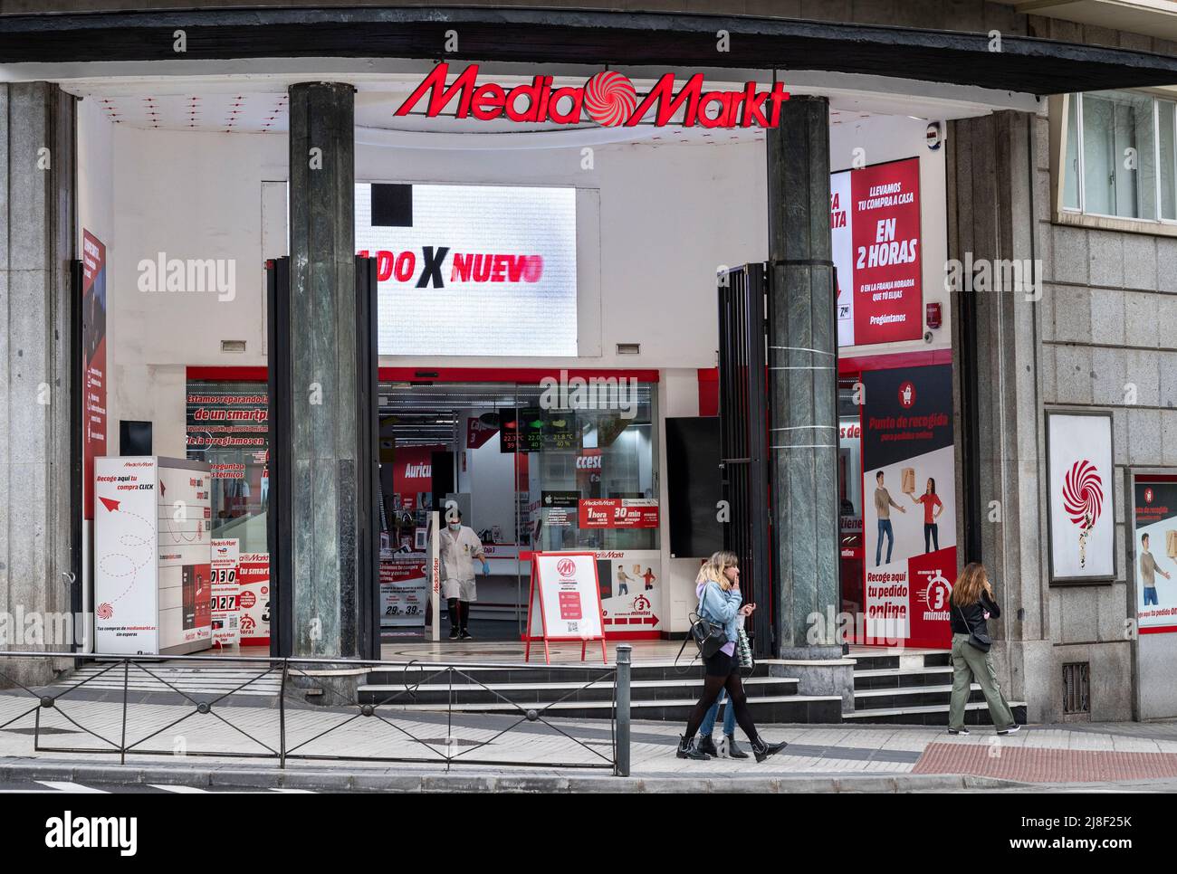 Madrid, España. 14th de mayo de 2022. Un peatón pasa por la cadena  multinacional de electrónica alemana Media Markt tienda vista en España.  (Foto de Xavi Lopez/ SOPA Images/Sipa USA) Crédito: SIPA