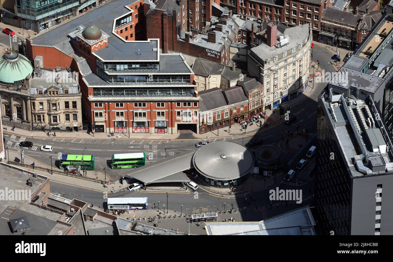 Vista aérea de Bishopgate Street y New Station Street fuera de la estación de Leeds en el centro de la ciudad de Leeds Foto de stock
