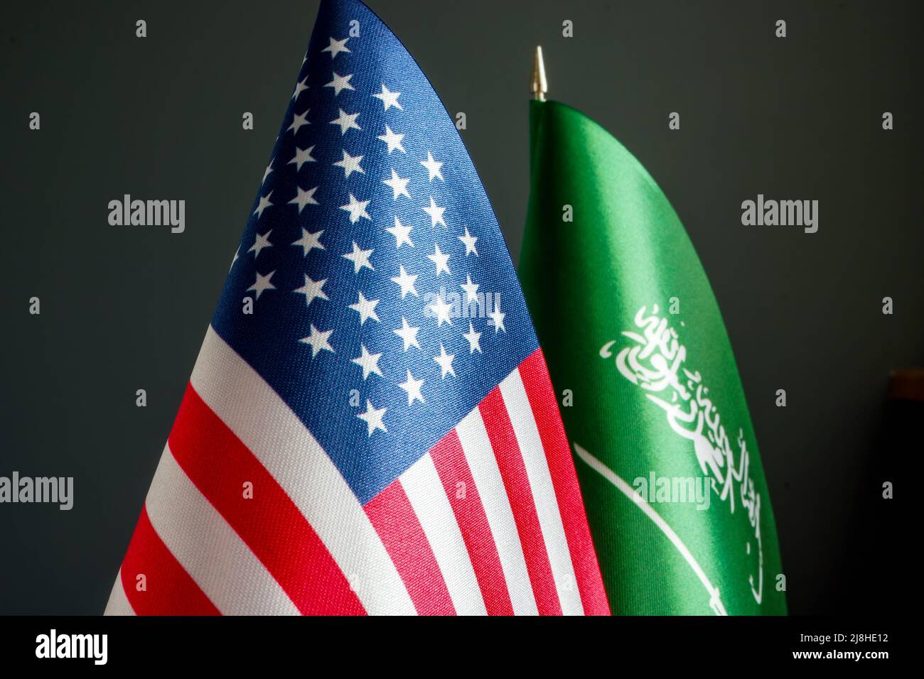 Banderas de EE.UU. Y Arabia Saudita. Relaciones políticas. Foto de stock