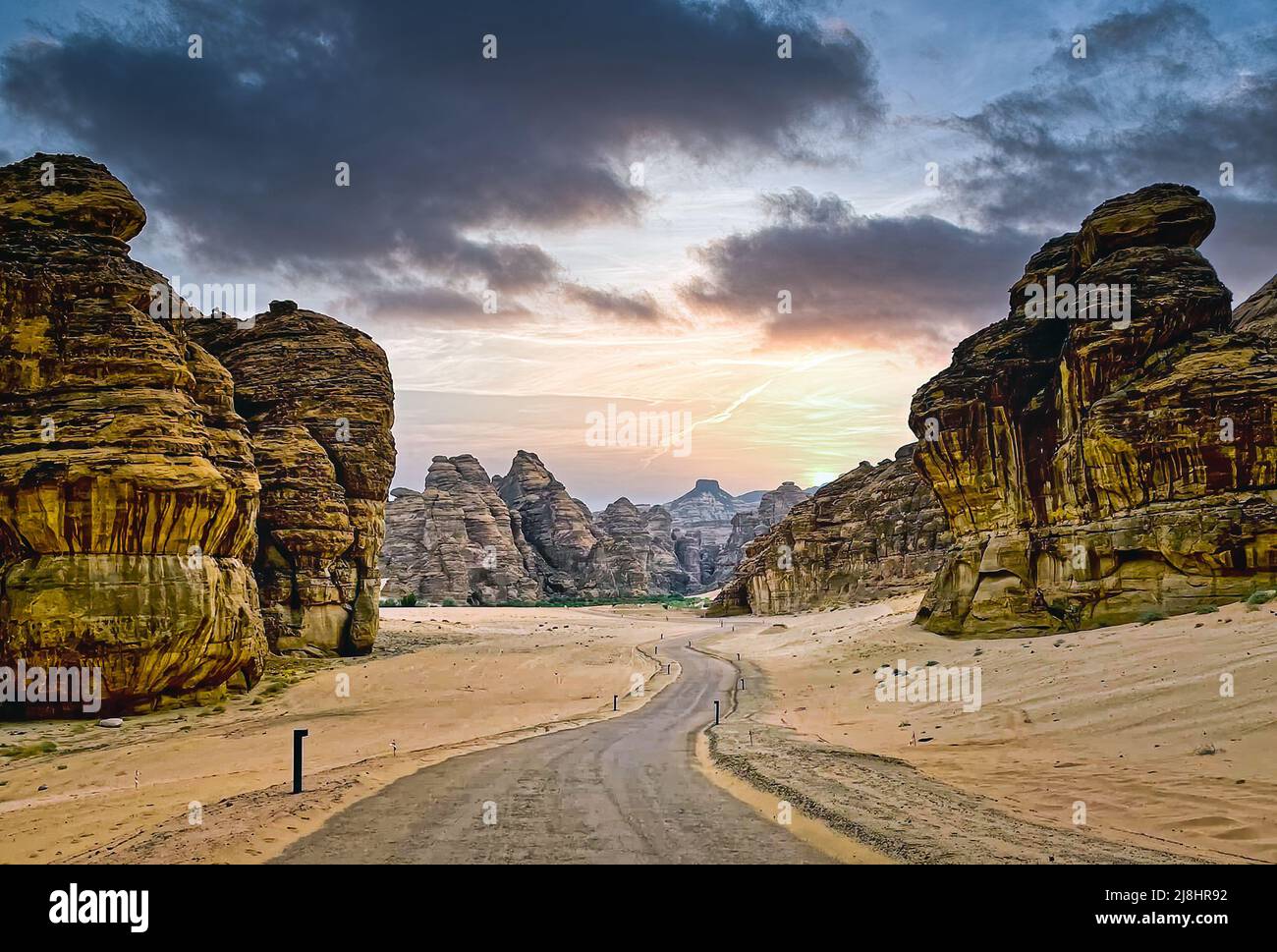 Viaje por el desierto y las montañas. Al Ula, Arabia Saudita. Foto de stock