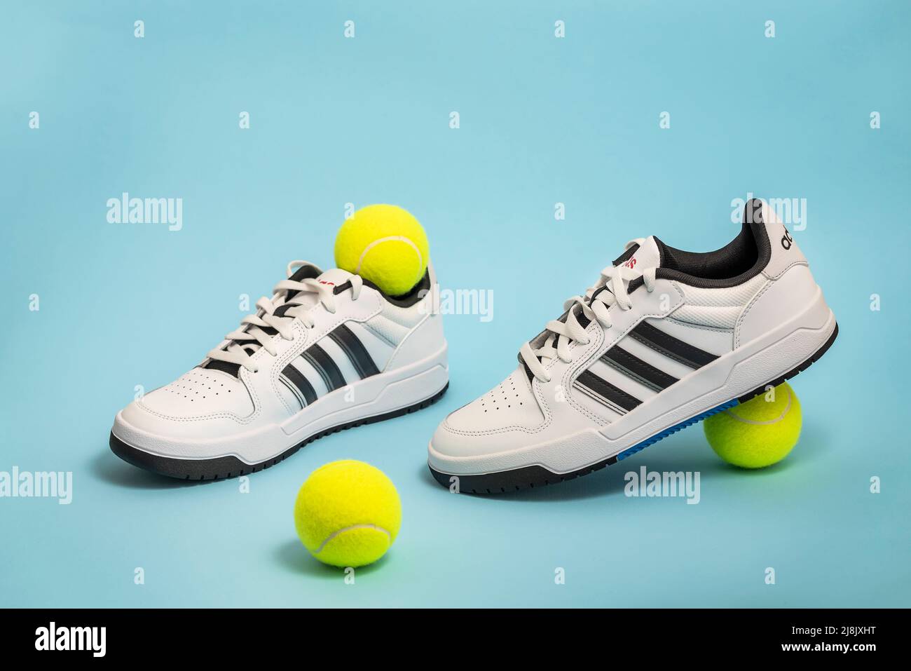 Zapatos tenis adidas fotografías e imágenes de alta resolución - Alamy