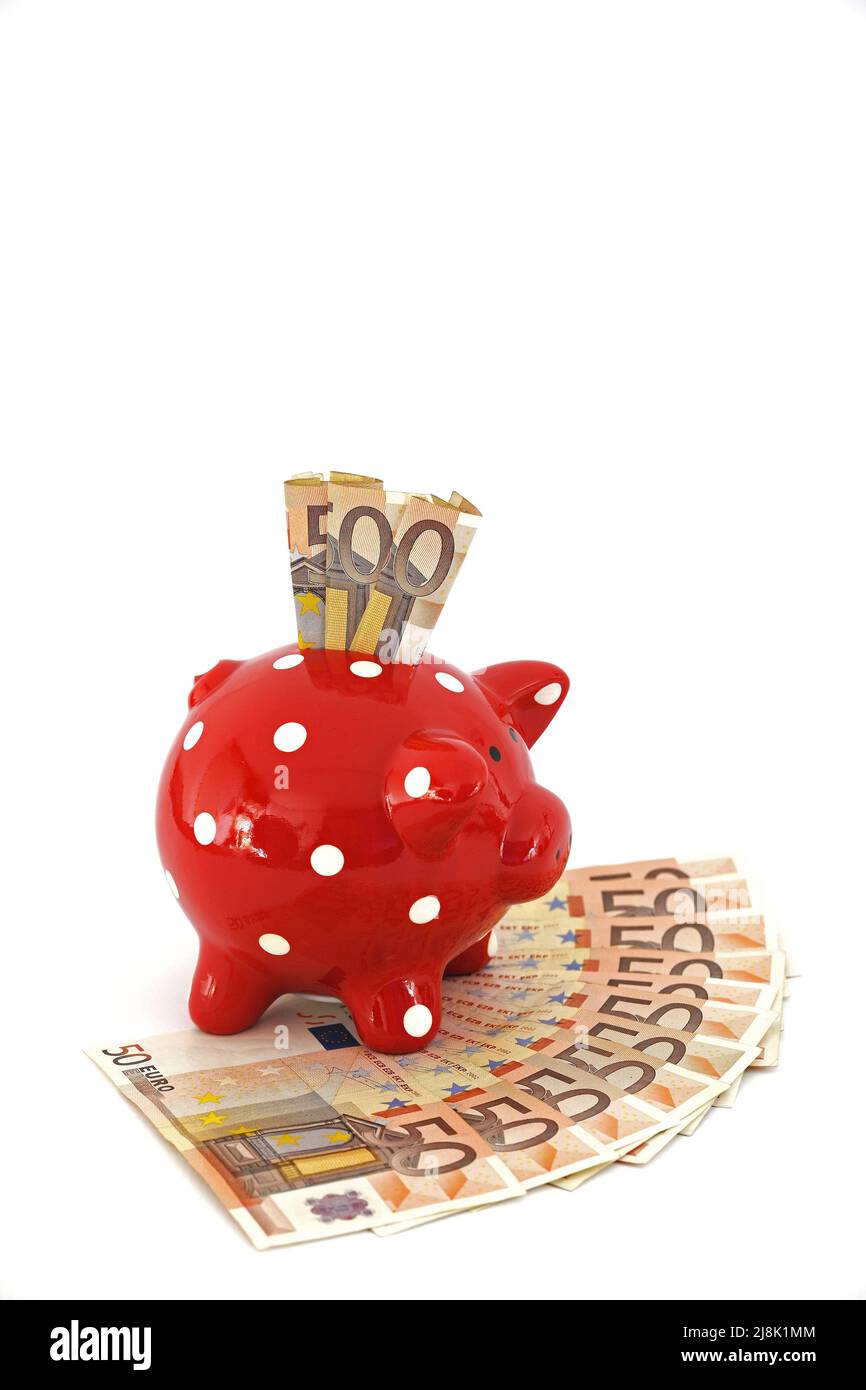 Piggybank rojo con puntos blancos en billetes de 50 euros Foto de stock