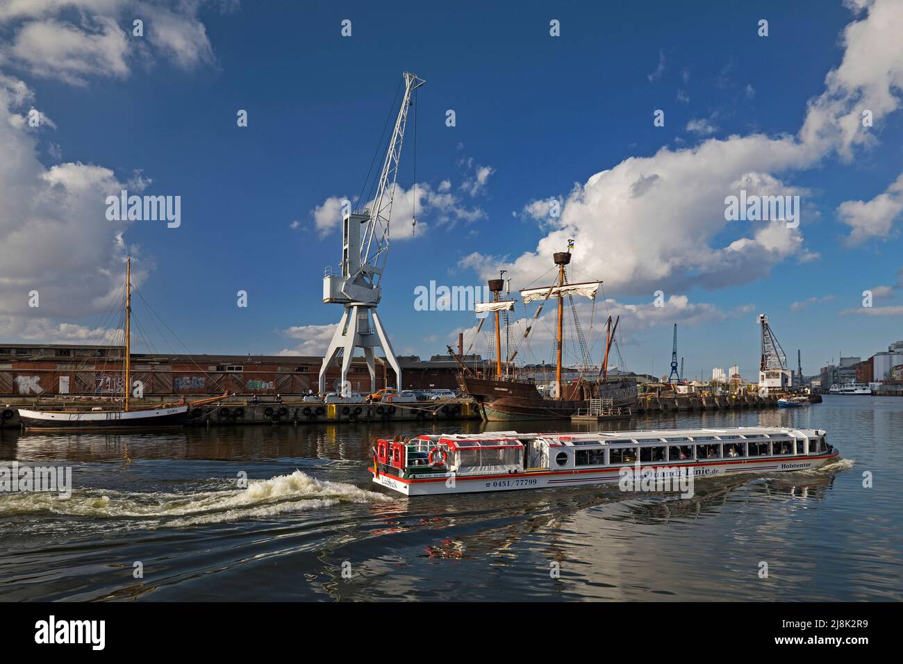 Viaje de ida y vuelta en barco al puerto del museo, Alemania, Schleswig-Holstein, Lubeck Foto de stock