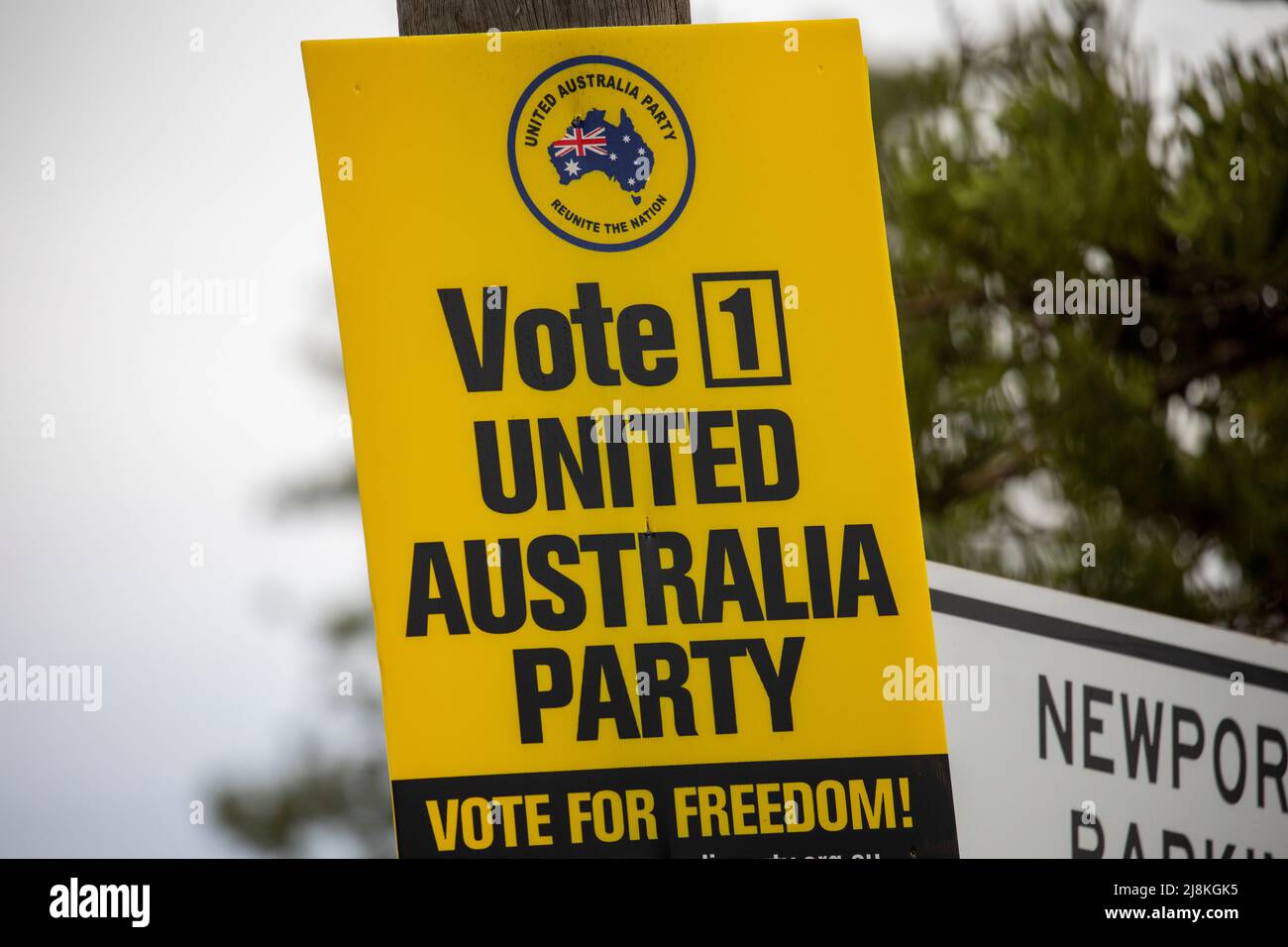 Sede de Mackellar al norte de Sydney, carteles del Partido de Australia Unida que promueven a su candidato en la sede federal de Mackellar, antes de las elecciones Foto de stock