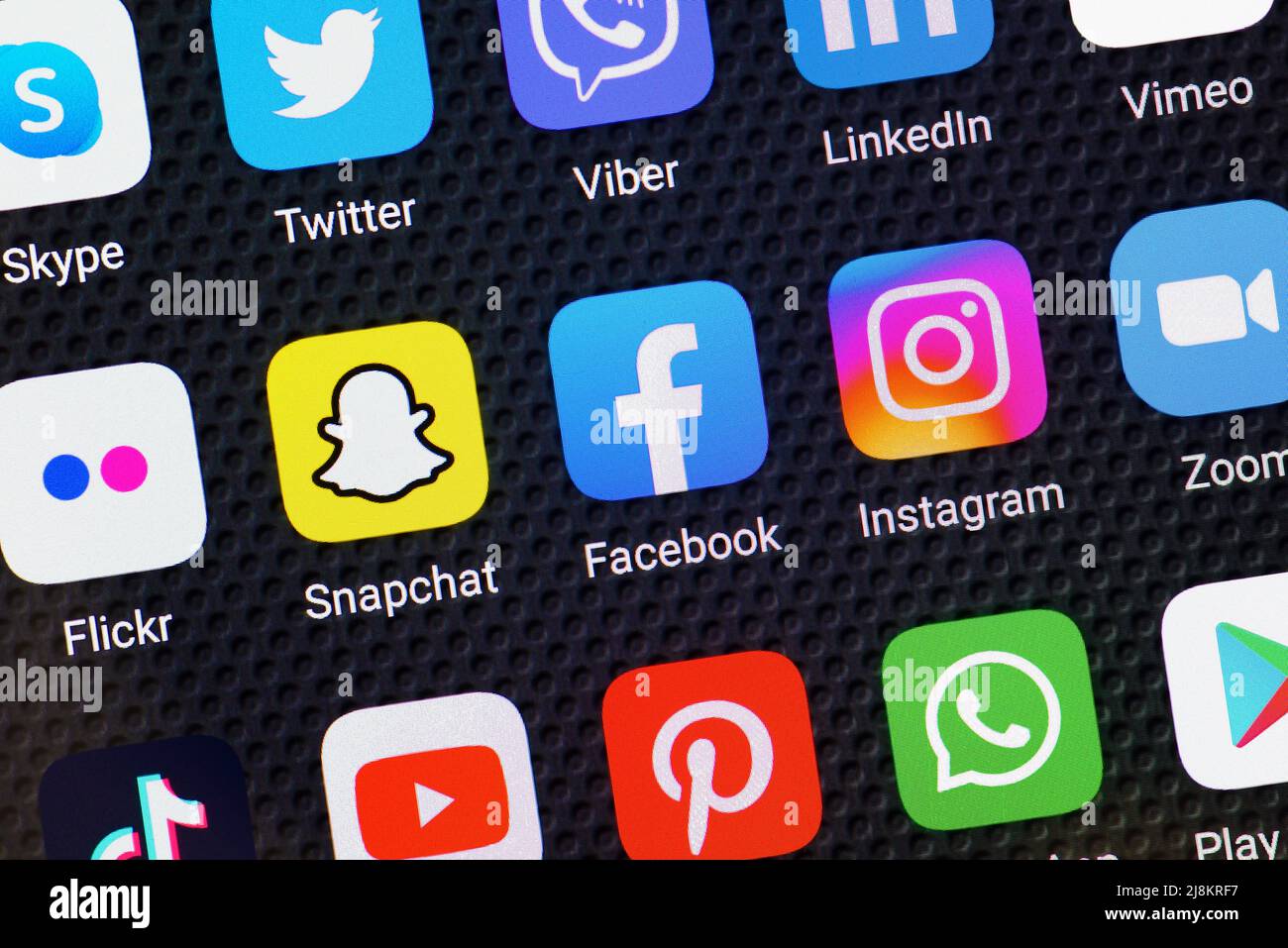 Los medios sociales iconos de App en un smartphone Foto de stock