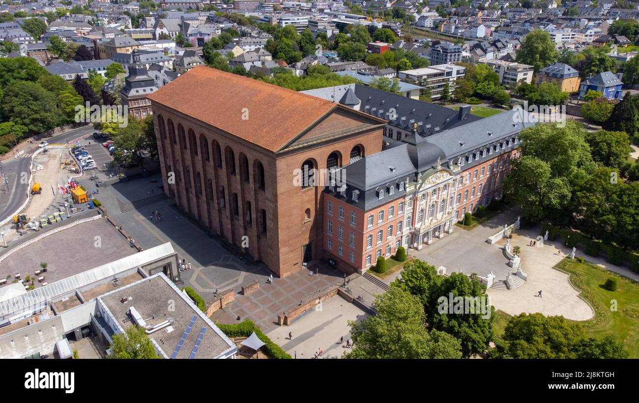 Aula Palatina o Konstantinbasilika y Palacio Electoral o Palacio Kurfürstliches, Trier, Alemania Foto de stock