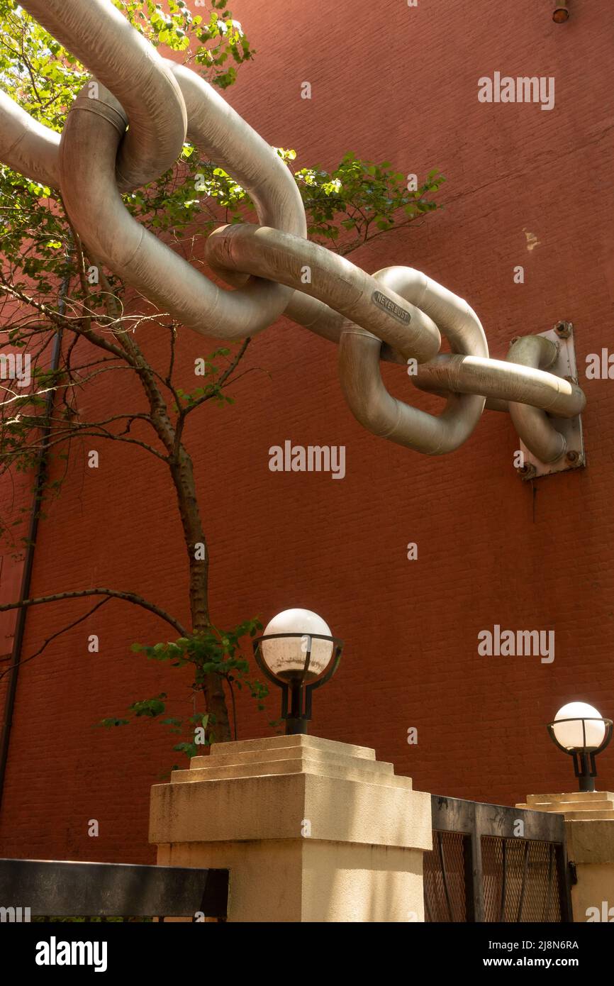 Escultura en cadena de Neverbust en el centro de Columbia SC Foto de stock