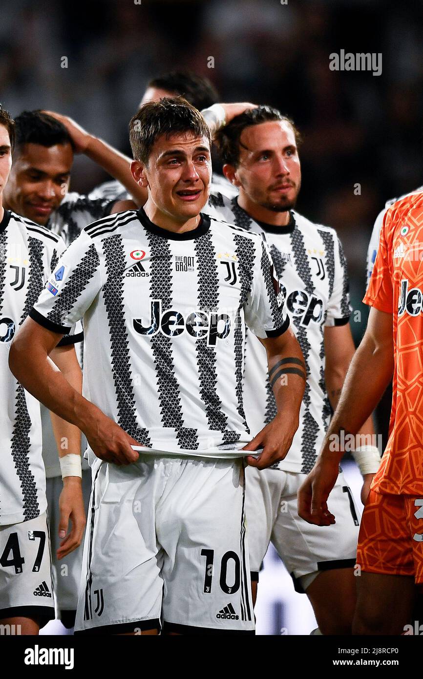 Turín, Italia. 16 de mayo de 2022. Paulo Dybala de Juventus FC llora  después de su última amtch en casa para Juvnetus FC al final de la Serie A  partido de fútbol