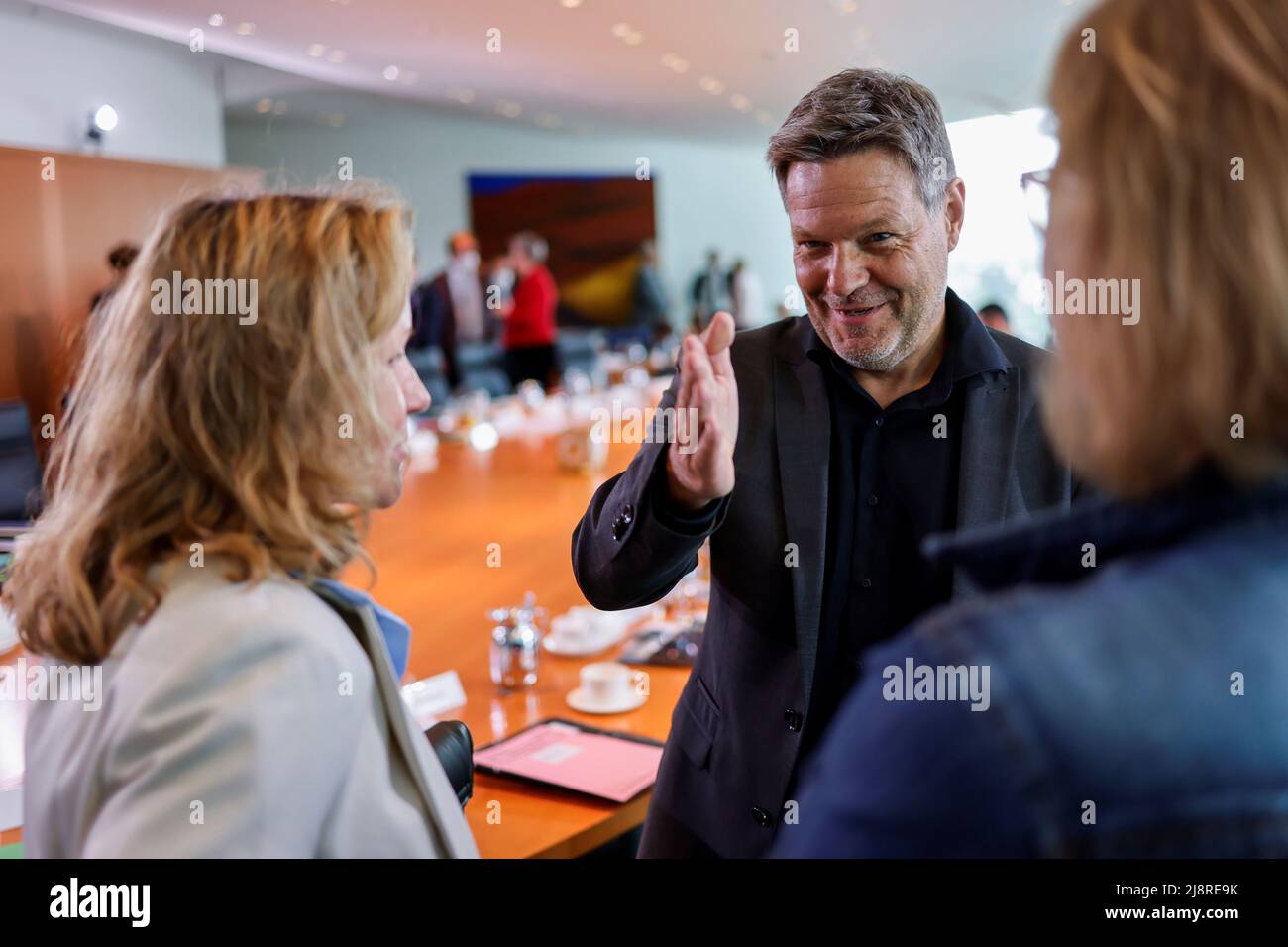 El ministro alemán de Economía y Clima, Robert Habeck, asiste a la reunión semanal del gabinete en la Cancillería Federal alemana en Berlín, Alemania, el 18 de mayo de 2022. REUTERS/Hannibal Hanschke Foto de stock