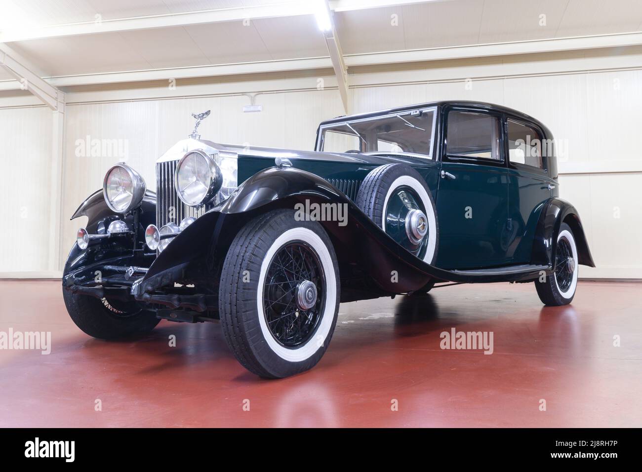 GALDAMES, ESPAÑA-8 DE AGOSTO de 2021: 1933 Rolls-Royce Phantom II Limusina en Torre Loizaga (Miguel de la Via) Museo del Automóvil Foto de stock