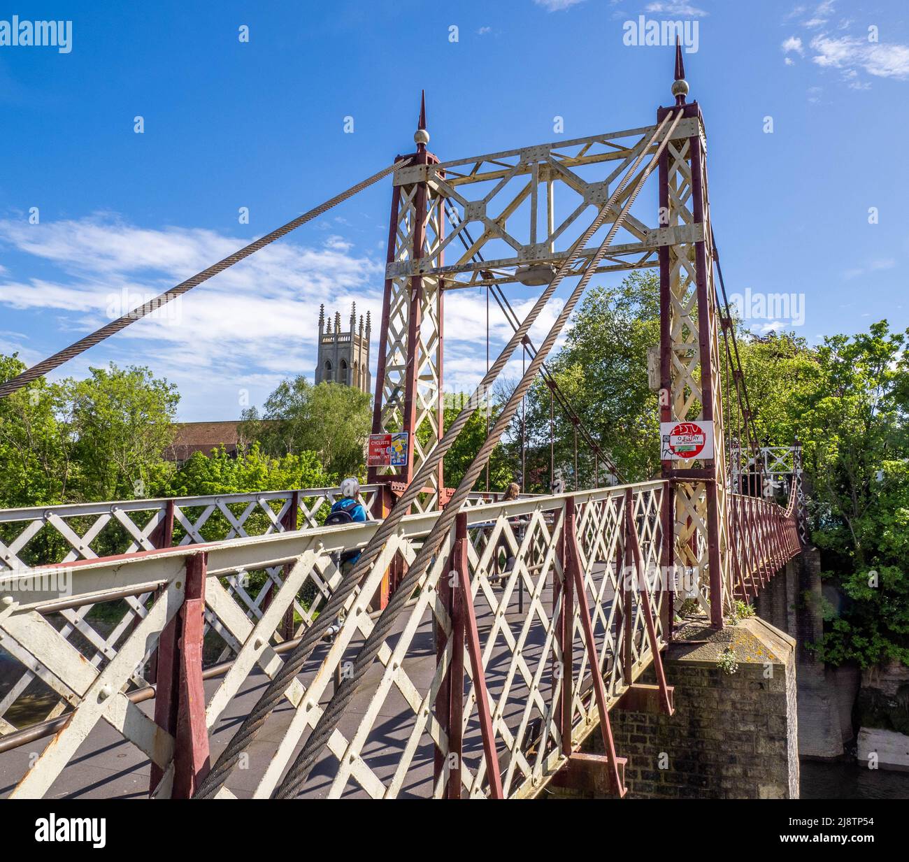 Puente de Ferry de la Cárcel Un importante cruce para peatones y