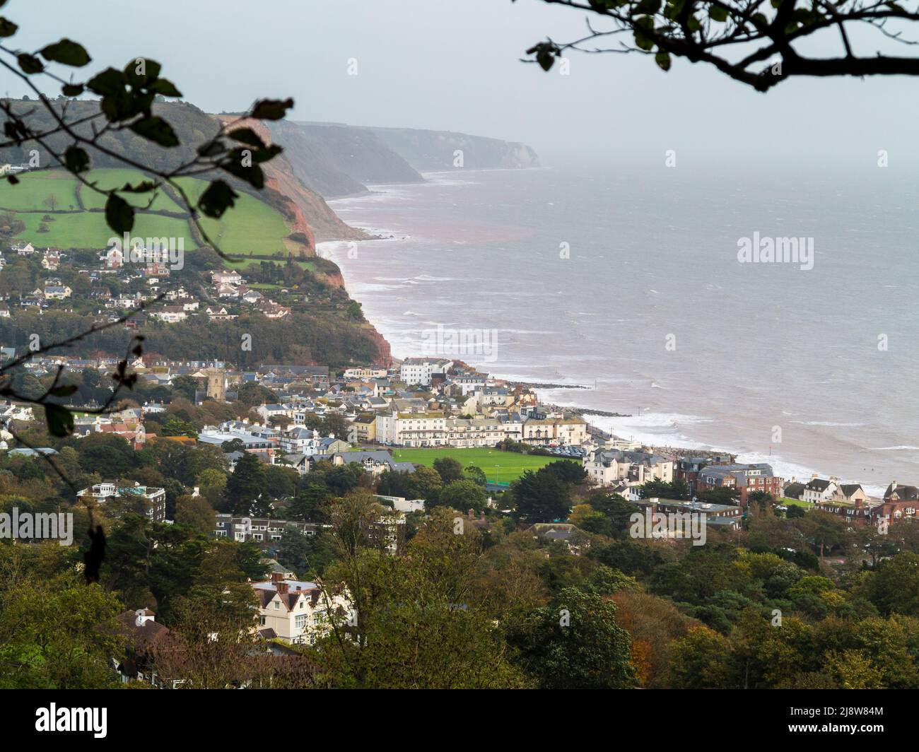 La localidad costera de Sidmouth, Devon, durante una tormenta de otoño Foto de stock