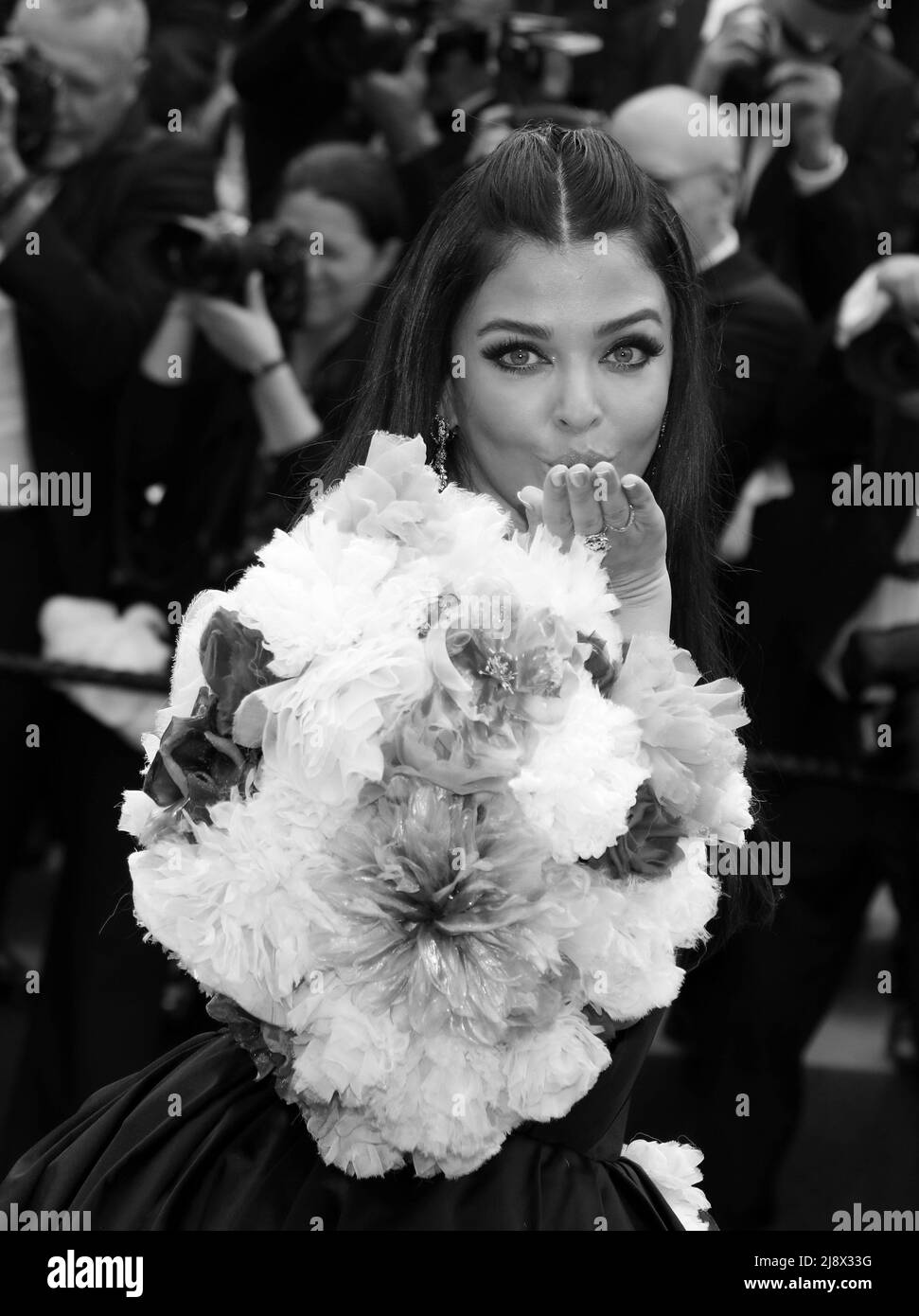 Cannes, Francia. 18th de mayo de 2022. Aishwaryi Rai asiste a la proyección de 'Top Gun: Maverick' durante el festival anual de Cannes 75th en el Palais des Festivals el 18 de mayo de 2022 en Cannes, Francia. Foto: DGP/imageSPACE/Sipa USA Crédito: SIPA USA/Alamy Live News Foto de stock