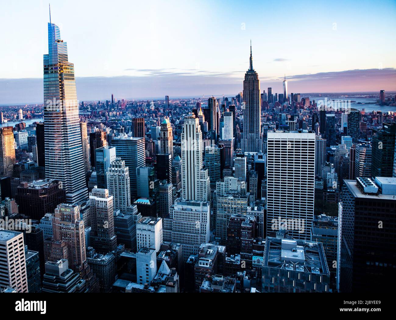 Skyline von Manhattan en Nueva York vom Rockefeller Center aus fotografiert. Foto de stock