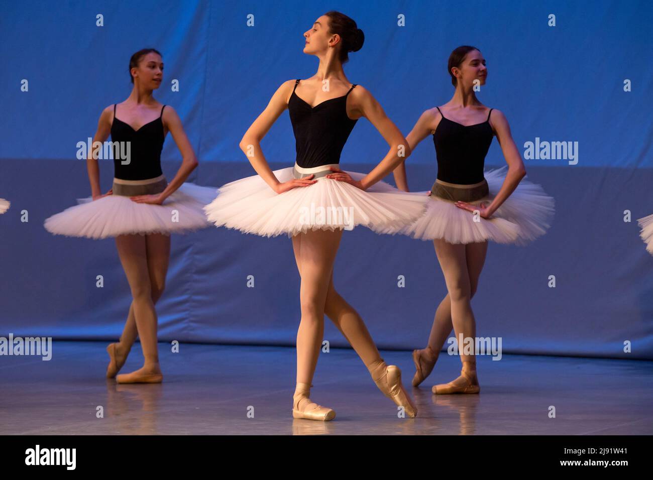 Moscú, Rusia. 19th de mayo de 2022. Los estudiantes de la Academia de Coreografía de Moscú, más conocida como la Academia de Ballet Bolshoi, participan en espectáculo de abierto '