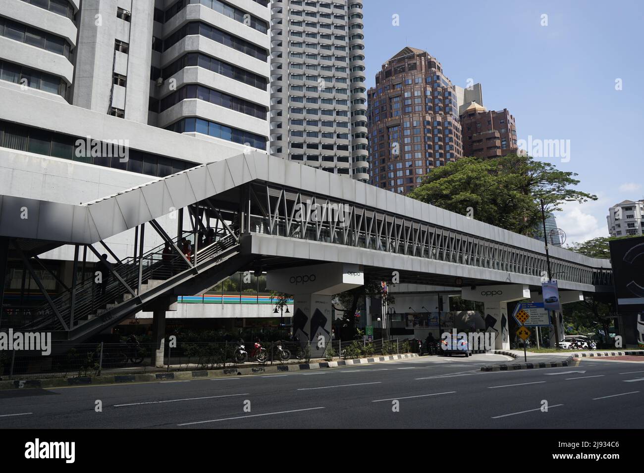 Pasarela peatonal KLCC-Bukit Bintang, Kuala Lumpur, Malasia Foto de stock