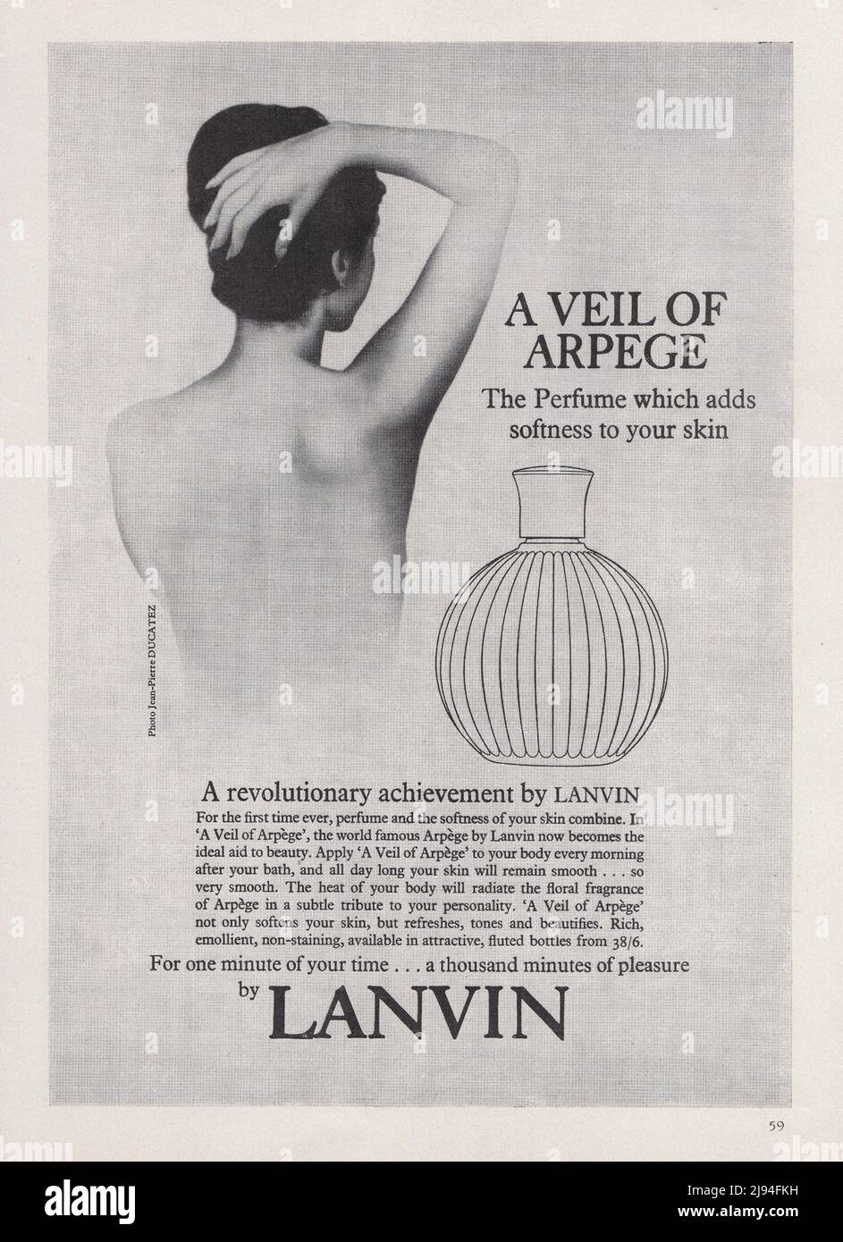 Lanvin parfum Lanvin Un velo de Arpege anuncio en papel vintage 1980s 1970s  Fotografía de stock - Alamy