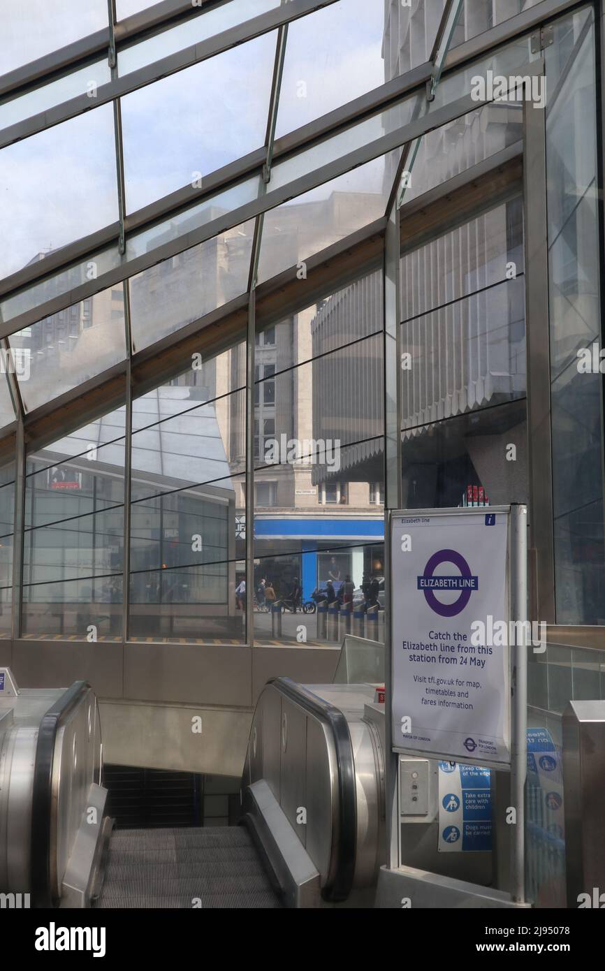 Elizabeth Line, antes de la apertura de Tottenham Court Road Foto de stock