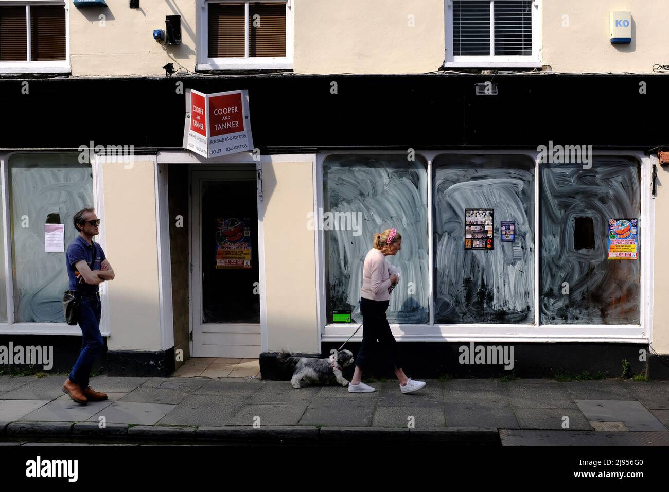 Una tienda vacía en Wells, Somerset Foto de stock