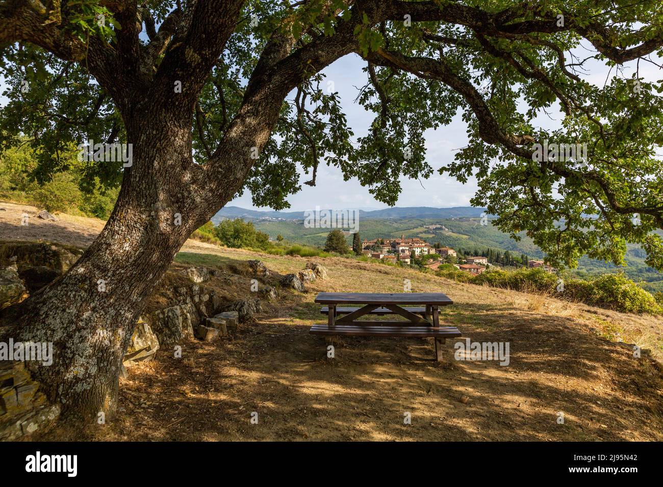 Lugar de descanso cerca de la pequeña ciudad italiana de Vagliagli Foto de stock