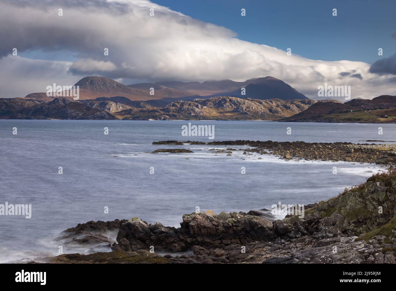An Teallach y Gruinard Bay, Wester Ross, Escocia, Reino Unido Foto de stock
