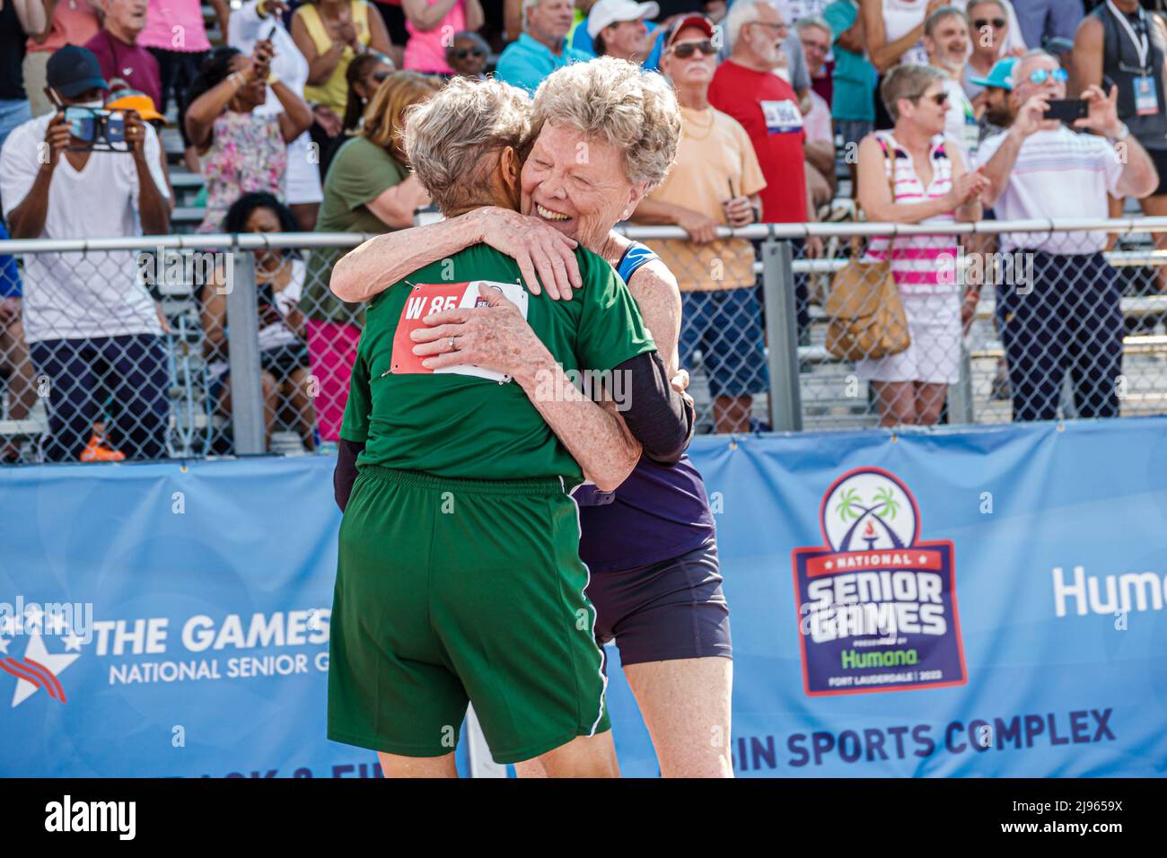 Fort Ft. Lauderdale Florida, Ansin Sports Complex Track & Field National Senior Games, mujeres mayores corredores competidores 100m 100 metros, raci raza Foto de stock