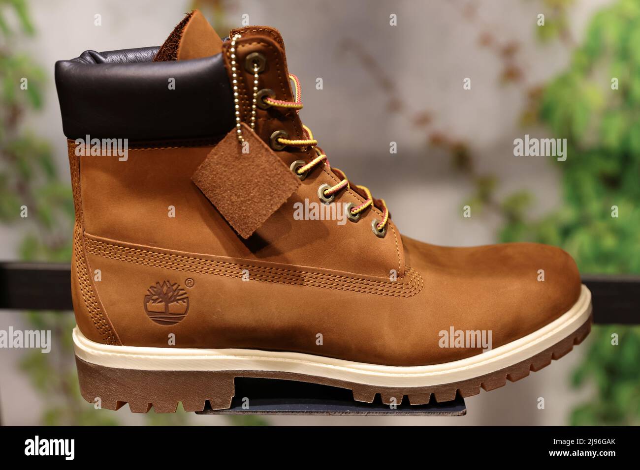 Las botas de Timberland, una marca propiedad de VF Corporation, se venden  en Manhattan, Nueva York, EE.UU., 20 de mayo de 2022. REUTERS/Andrew Kelly  Fotografía de stock - Alamy