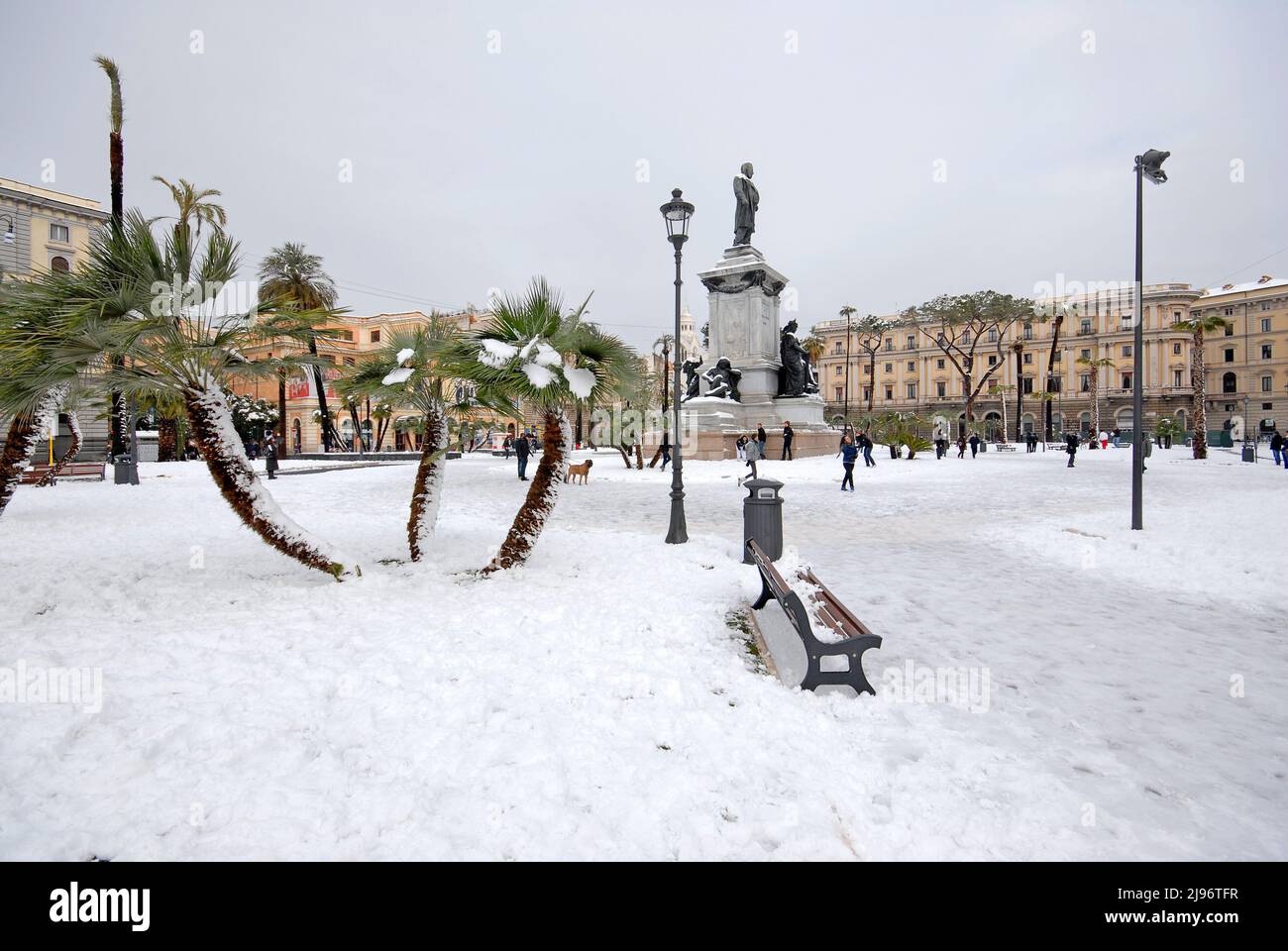 Piazza Cavour (Piazza Cavour) con nieve el 2012 de febrero, Roma, Lazio, Italia Foto de stock