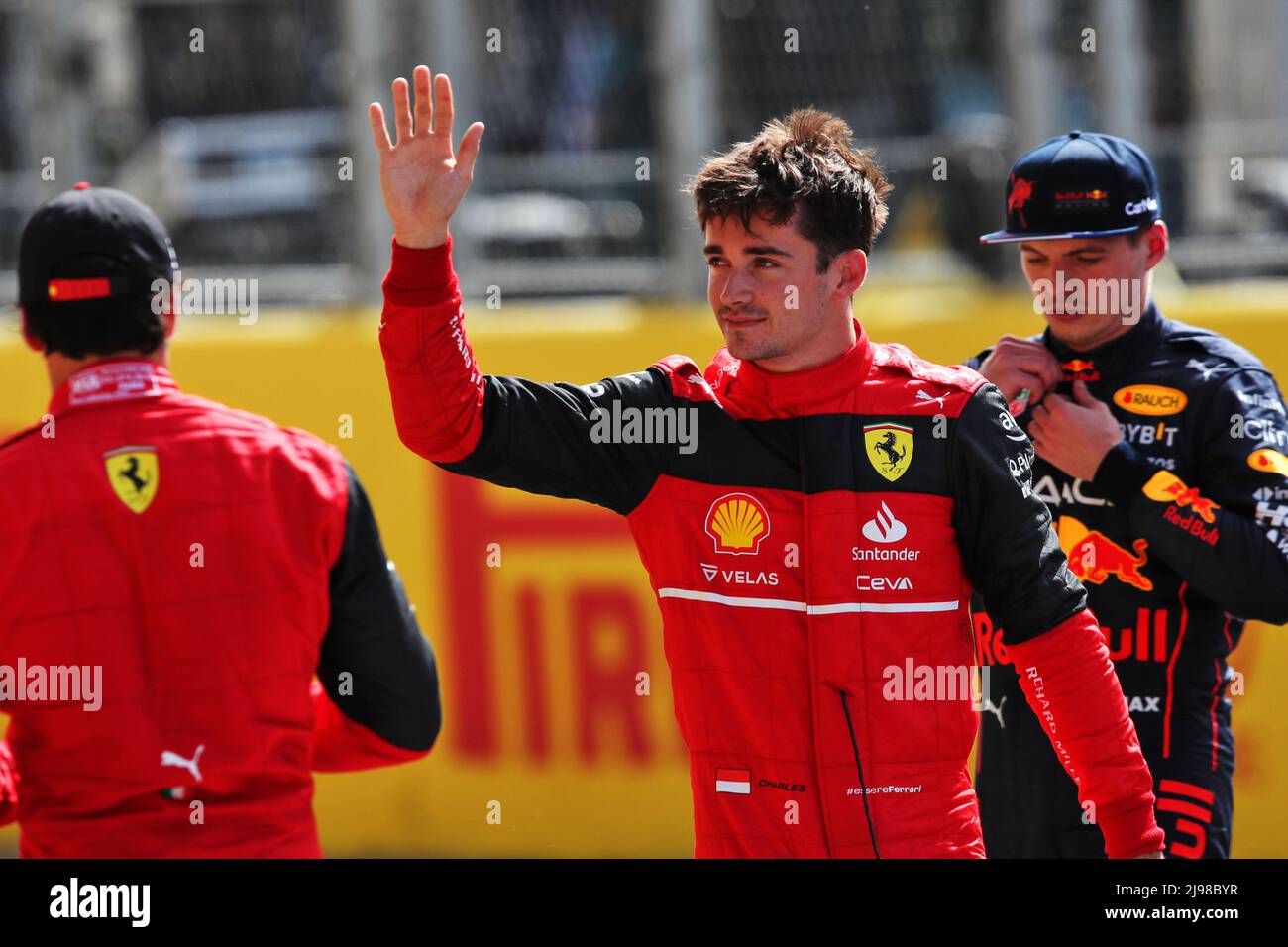 Charles Leclerc (MON) Ferrari celebra su posición de polo en la  calificación de parc ferme. Gran Premio de España, sábado 21st de mayo de  2022. Barcelona, España Fotografía de stock - Alamy