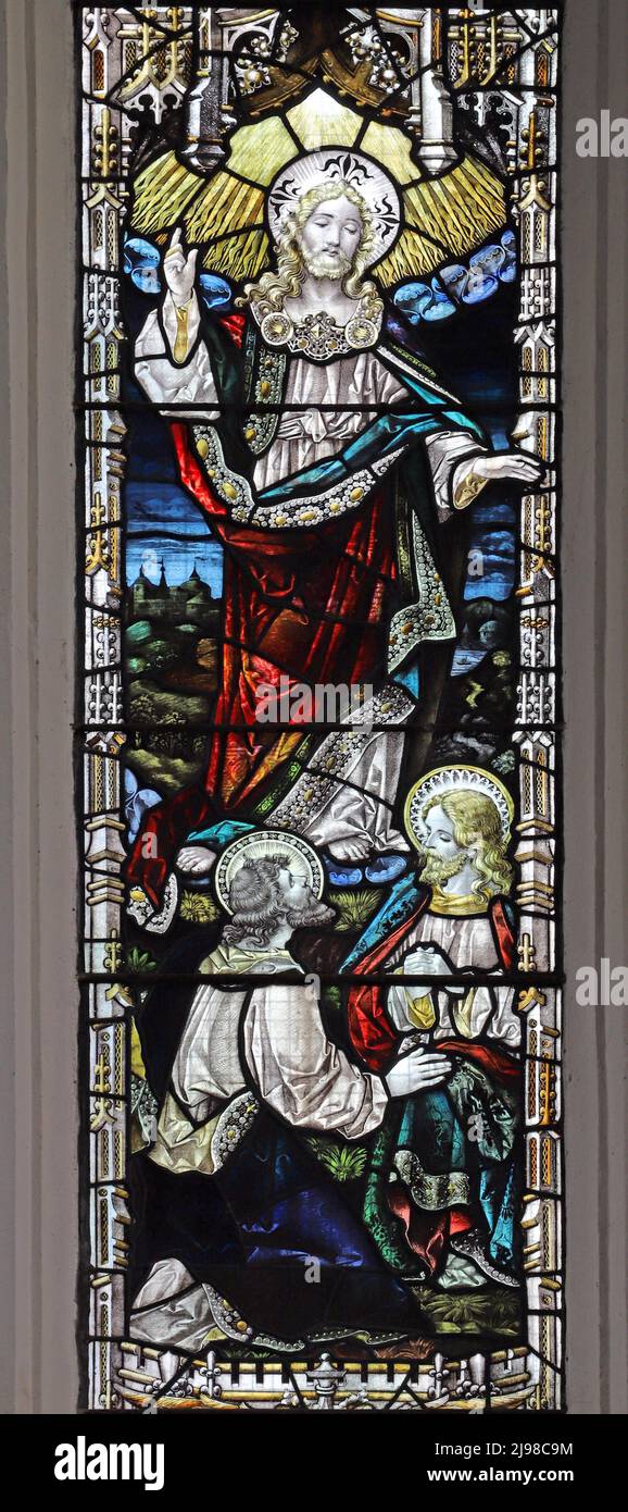 Una vidriera de Percy Bacon & Brothers que representa la aparición de Jesús en el camino a Emaús, la Iglesia Maids Moreton, Buckinghamshire Foto de stock