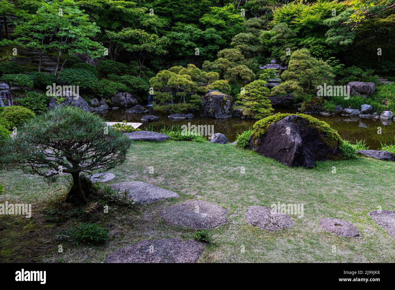 Saito Family Bettei Garden es una villa construida en la época de Taisho por Kijuro Saito, un hombre de negocios que se decía que era uno de los tres grandes conglomerados i Foto de stock