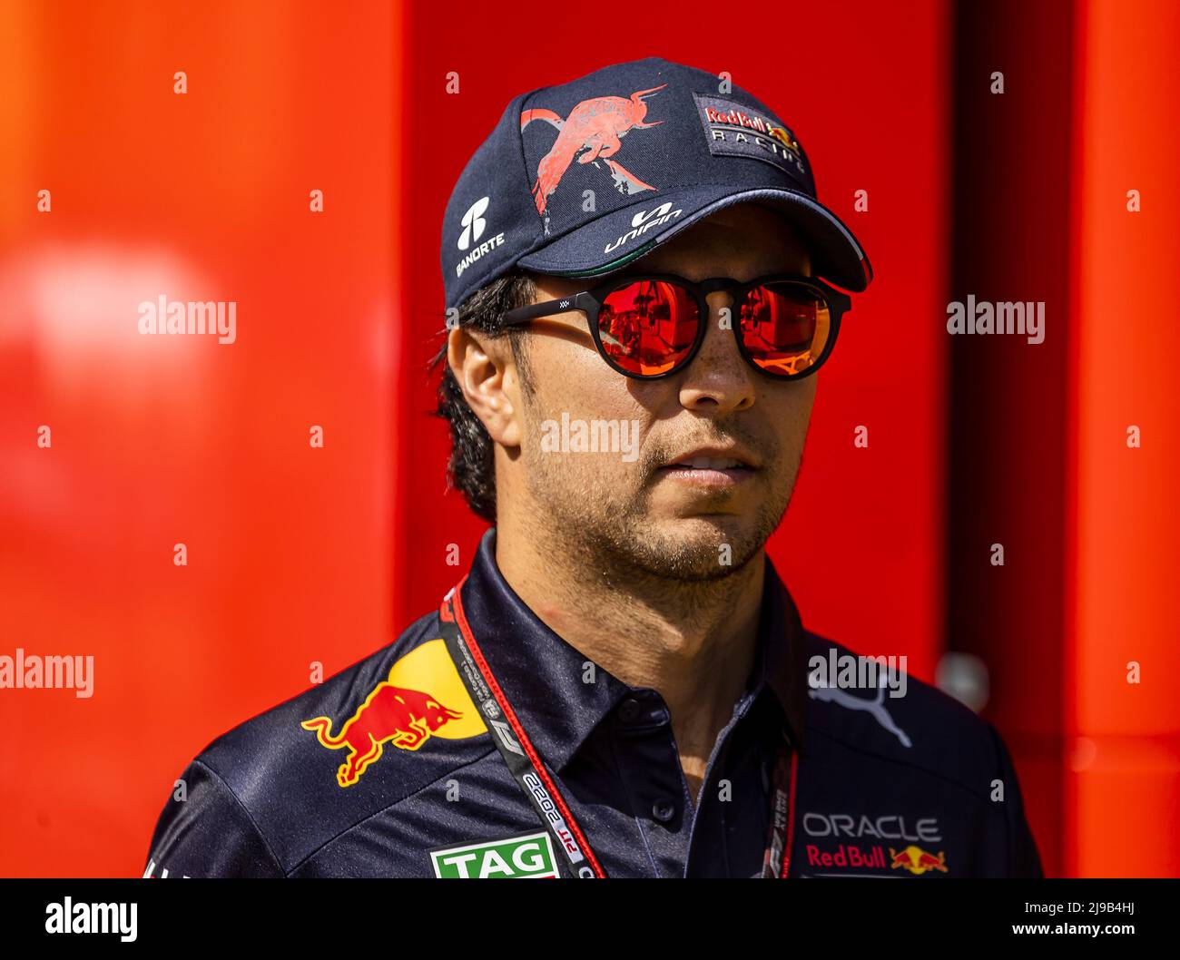 - Sergio Pérez (Oracle Red Bull Racing) por delante del Gran de España F1 en