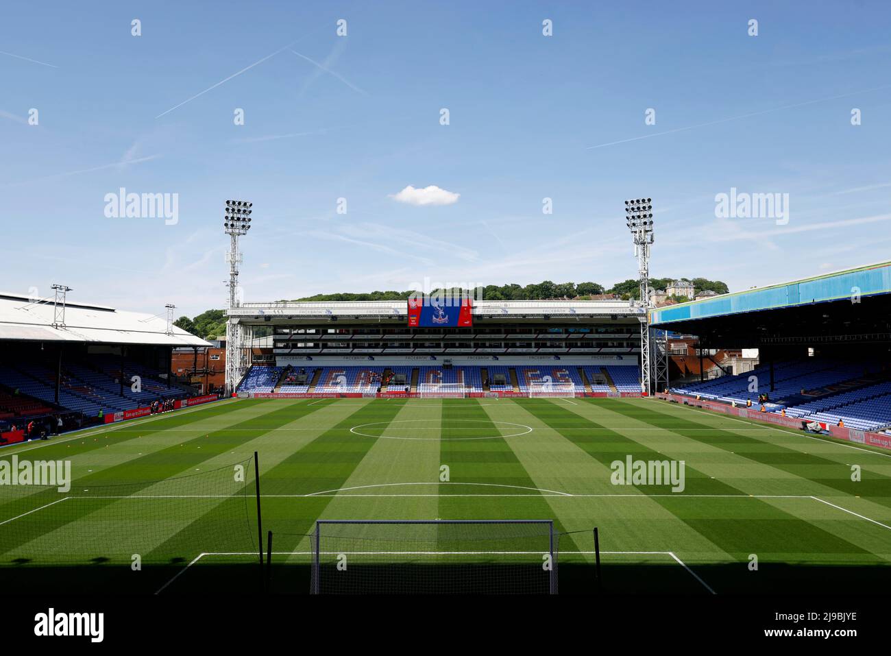 Una vista general del terreno antes del partido de la Premier League en Selhurst Park, Londres. Fecha de la foto: Domingo 22 de mayo de 2022. Foto de stock