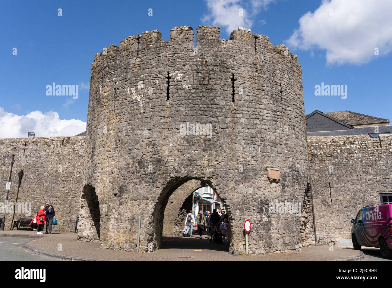 Los Cinco Arcos, construidos por los normandos en el siglo 13th, forman