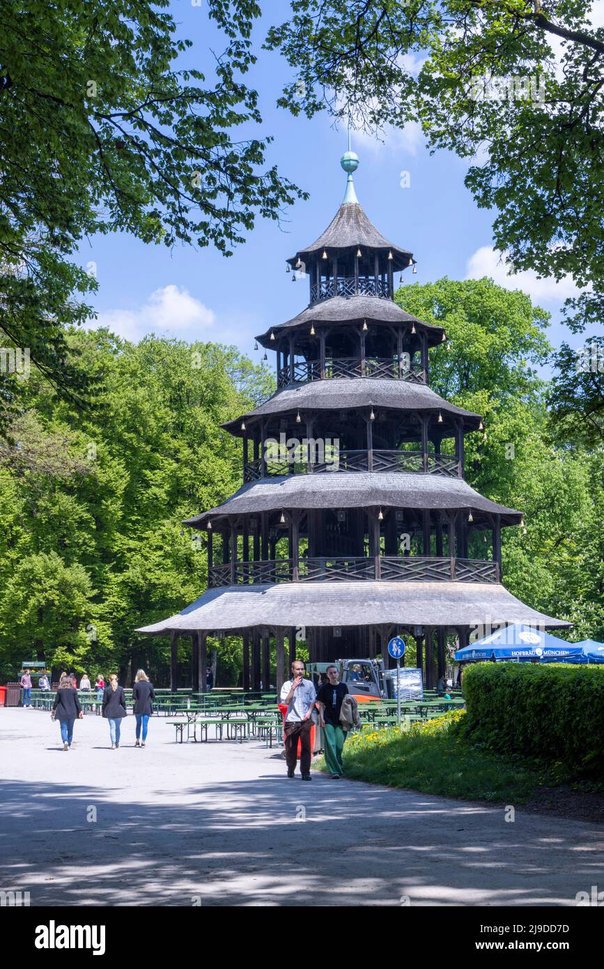 La torre china, Jardín Inglés, Munich, Baviera, Alemania Foto de stock