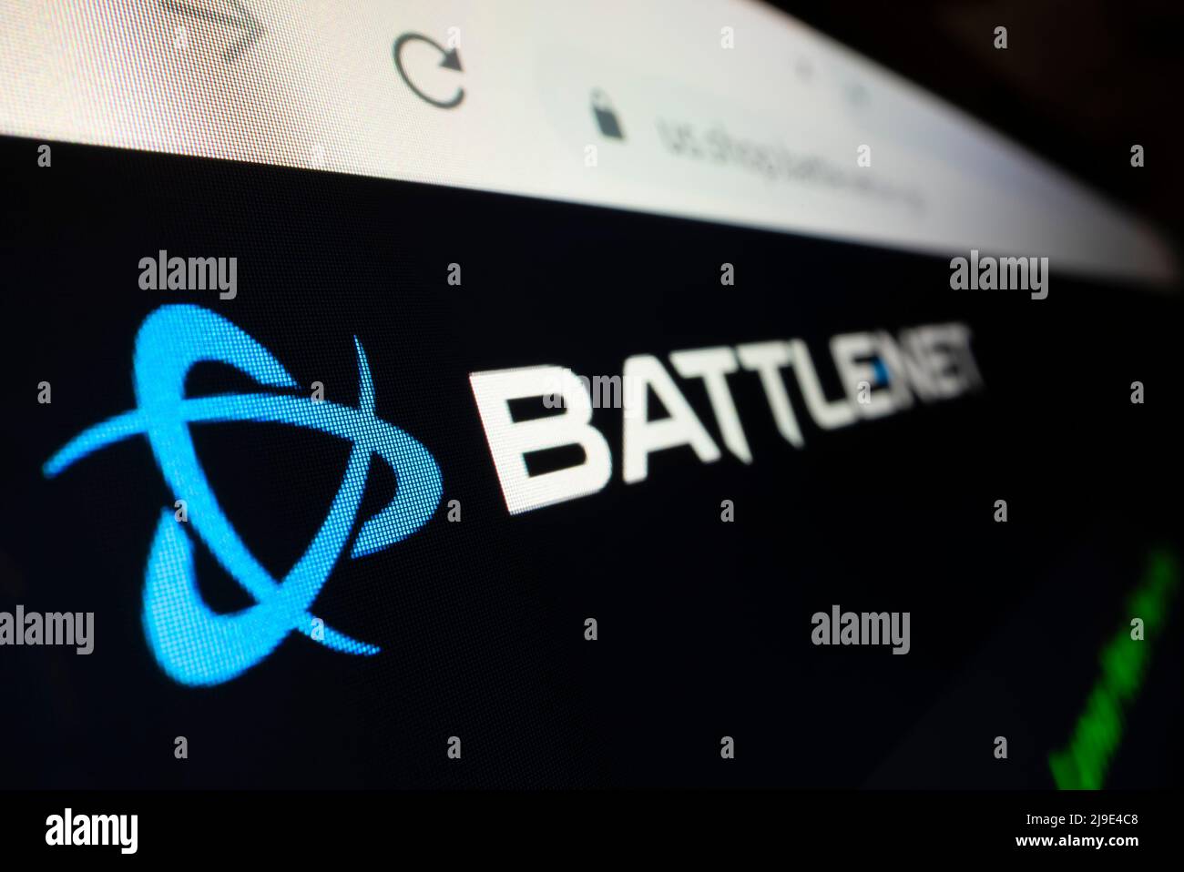 Melbourne, Australia - 4 de febrero de 2022: Vista de cerca del logotipo de Battle Net en su sitio web, grabado con lente de macro sonda Foto de stock