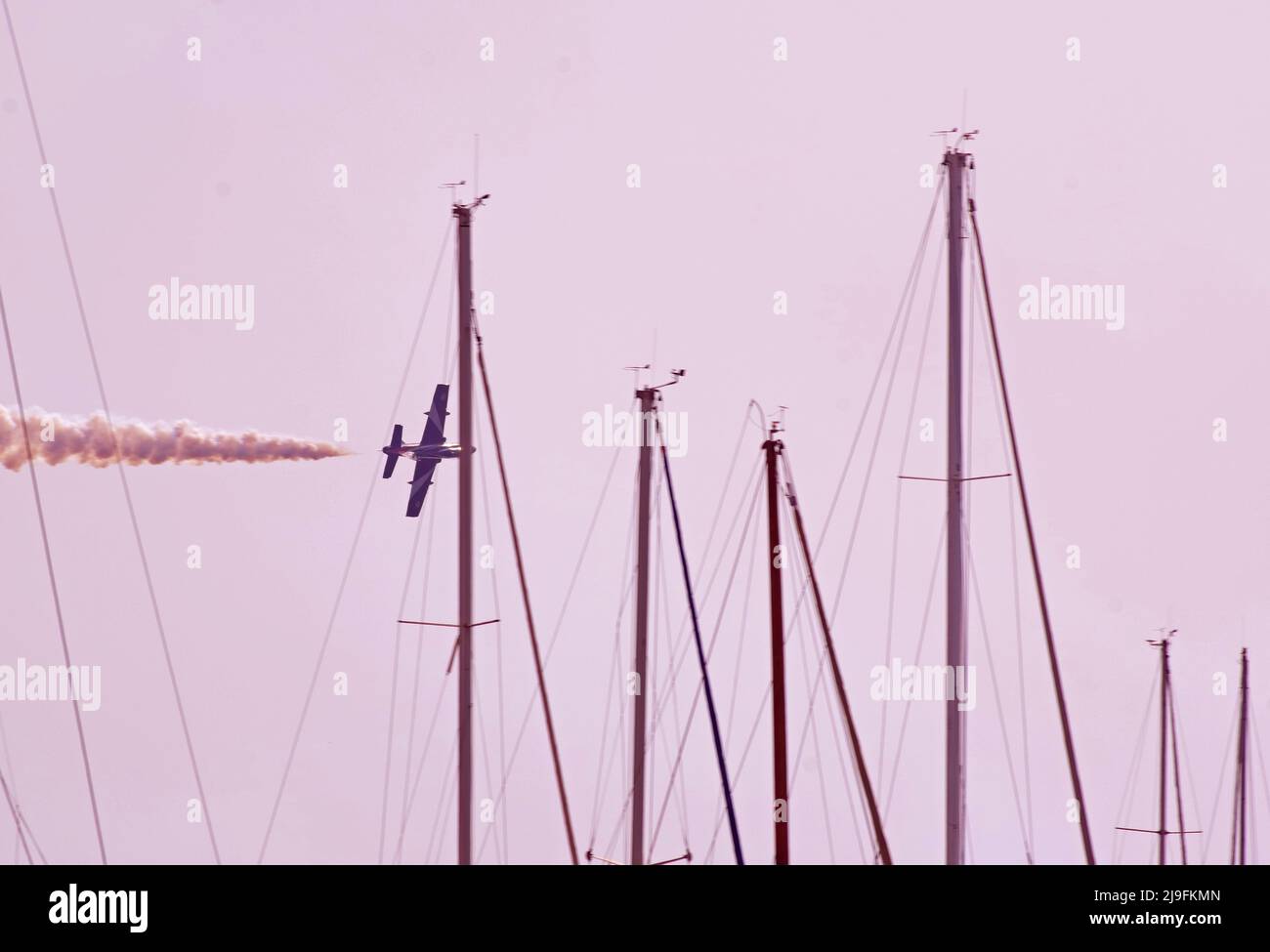 Escuadra de aire acrobático de la Fuerza Aérea Italiana 'Frecce Tricolori',  en Alghero, Cerdeña, Italia 2022 de mayo de 22 Fotografía de stock - Alamy