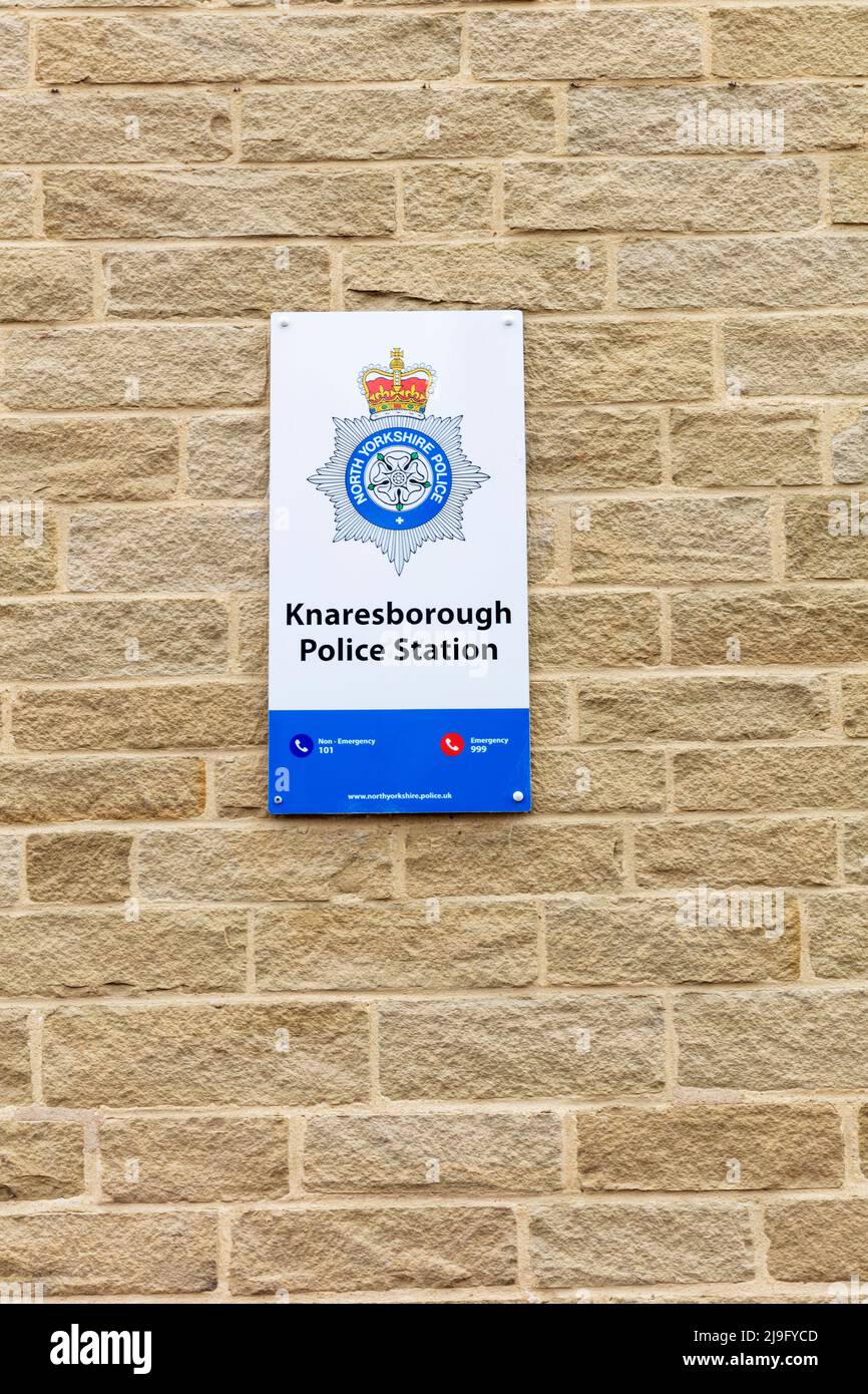 Señal de la estación de policía de Knaresborough, policía de North Yorkshire, policía, señal de policía, policía del Reino Unido, policía del Reino Unido, ciudad de Knaresborough, Yorkshire, Reino Unido, Inglaterra, Foto de stock