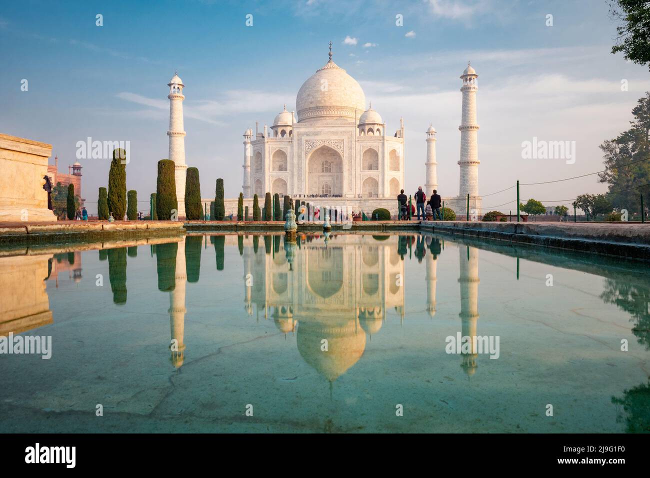 Taj Mahal al amanecer en Agra, Uttar Pradesh, India. Foto de stock