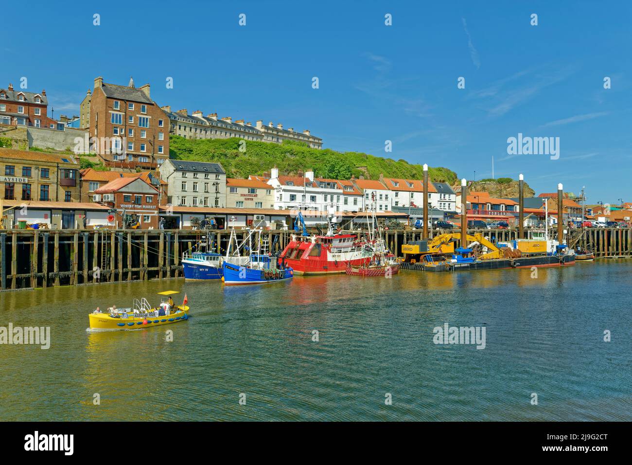 Whitby Harbor y el estuario del río Esk en North Yorkshire, Inglaterra. Foto de stock