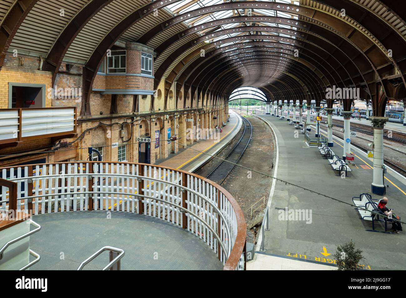 Interior de la estación de tren de York, North Yorkshire, Inglaterra. Foto de stock