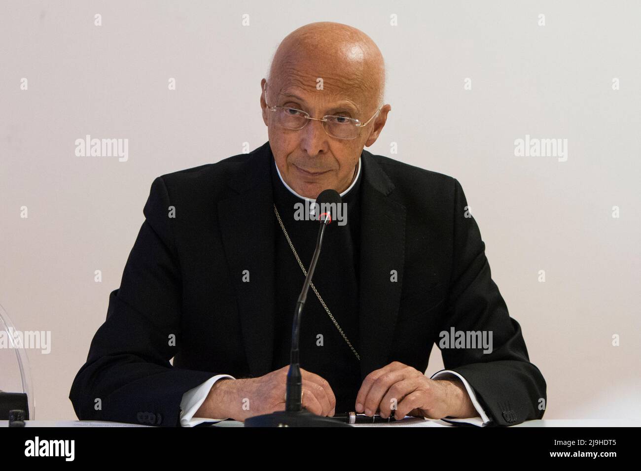 Turín, Italia. 23rd de mayo de 2022. El Cardenal católico italiano Angelo Bagnasco es invitado de la Feria del Libro de Torino 2022. Foto de stock